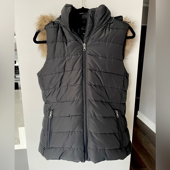 Banana Republic Jackets & Blazers - Banana Republic Puffer Vest with Detachable Fur Hood Black